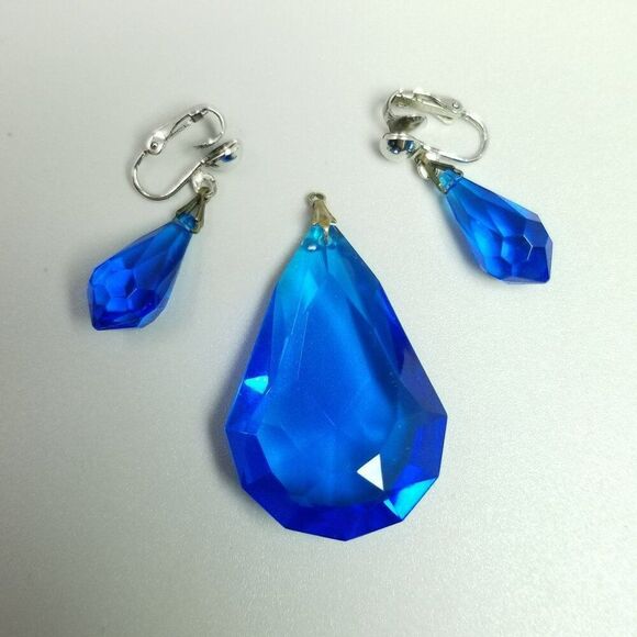 Vintage Blue Drop Shape Pendant and Clip On Earrings Set, Acrylic Retro Estate - Picture 7 of 8